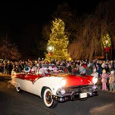 Santa and Mrs Claus arrive in style!